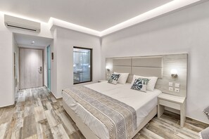 Minibar, desk, free WiFi, bed sheets