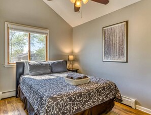 2 bedrooms, desk, iron/ironing board, travel cot