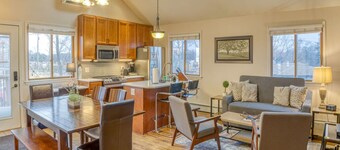 Elyon Hall CoachHouse, Indiana Dunes Nat’l Park, 10 min hike to Beach