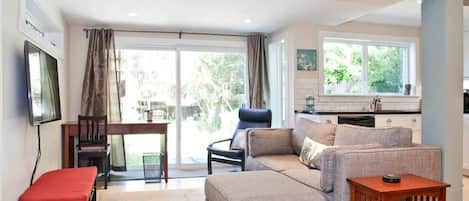 تلفزيون ذكي، خدمات بث، مكتب