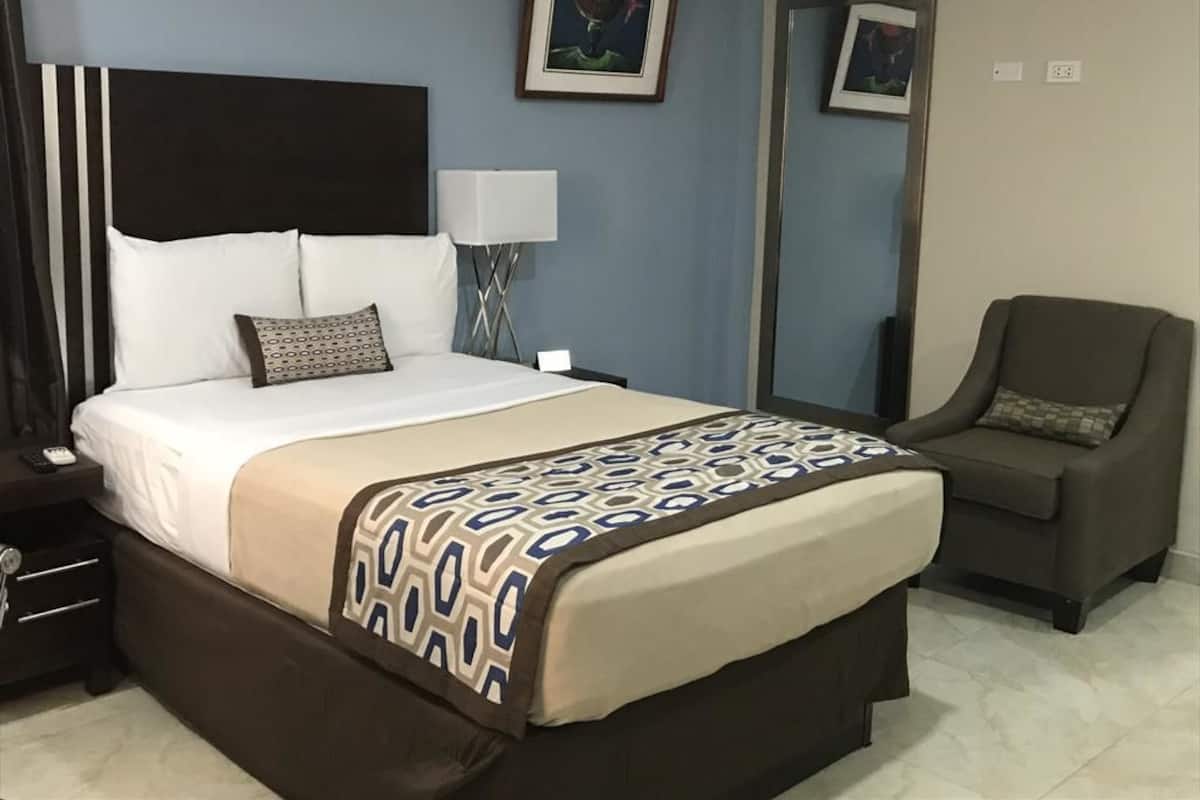 Ropa de cama de alta calidad, escritorio, wifi gratis