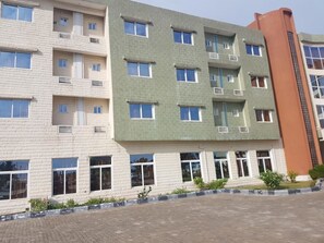 Exterior - Millennium Guest House & Suites (Monrovia)