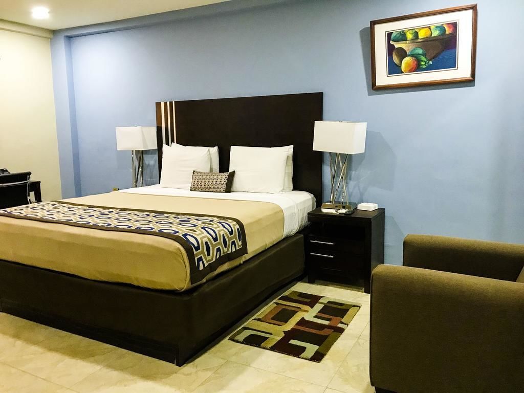 Premium bedding, desk, free WiFi