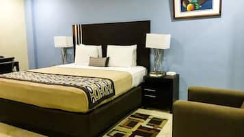 Premium bedding, desk, free WiFi