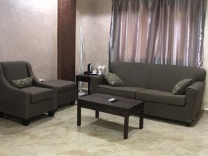 Lobby sitting area - Millennium Guest House & Suites (Monrovia)