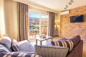 Family Suite | Living area | 40-inch plasma TV with satellite channels - Luxury Villa Fotini (Thasos)