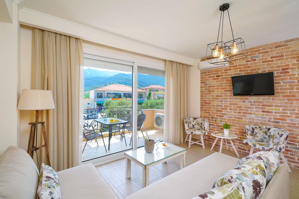 Family Suite | In-room safe, desk, soundproofing, iron/ironing board (on request)