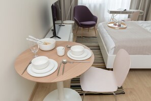 City Studio Suite | In-room dining