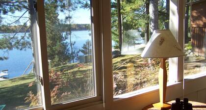 Pet-Friendly Charmer On Dam Lake With Air-Conditioning!