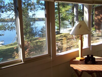 Pet-Friendly Charmer On Dam Lake With Air-Conditioning!