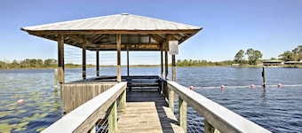 Peaceful Pomona Park Home: 1 Mi to Lake Broward!