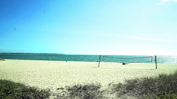 Beach nearby, sun loungers, beach towels
