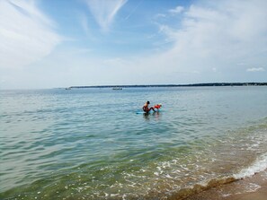 Beach nearby, sun-loungers, beach towels