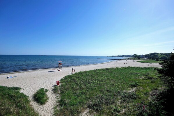Beach nearby, sun-loungers, beach towels