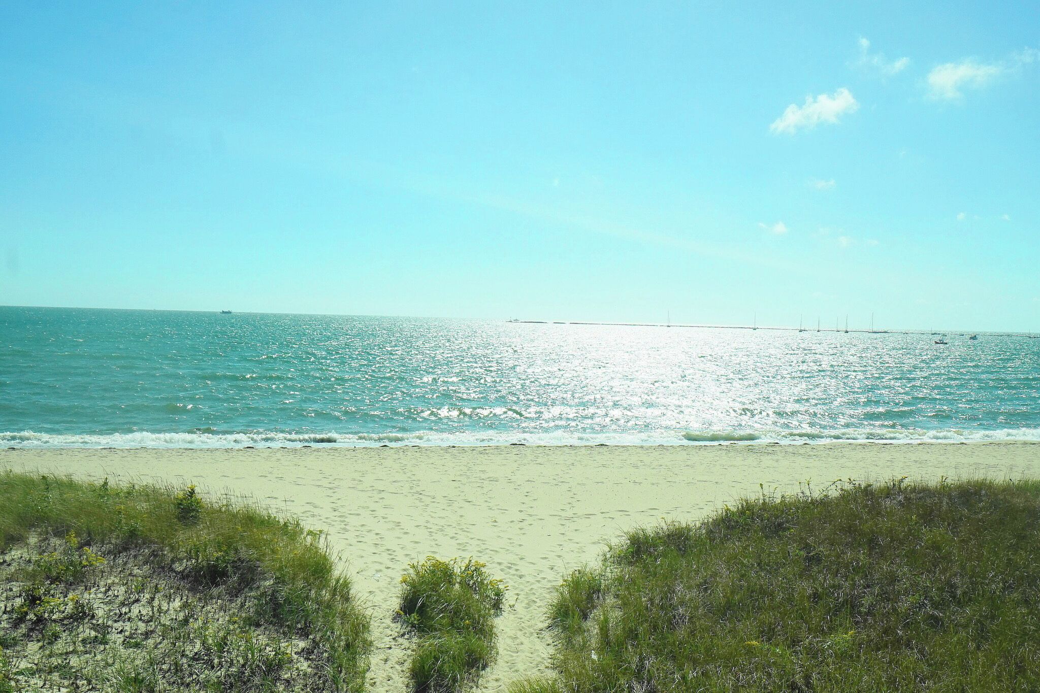Beach nearby, sun loungers, beach towels