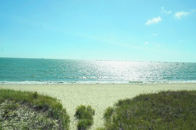 New Coastal House, Steps to Keyes Beach, Main Street, Harbor; AC, Linens, Wi-Fi