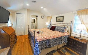 4 bedrooms, desk, iron/ironing board, travel cot