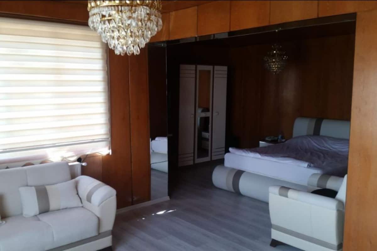 Suite | Minibar, caja fuerte, escritorio y wifi gratis