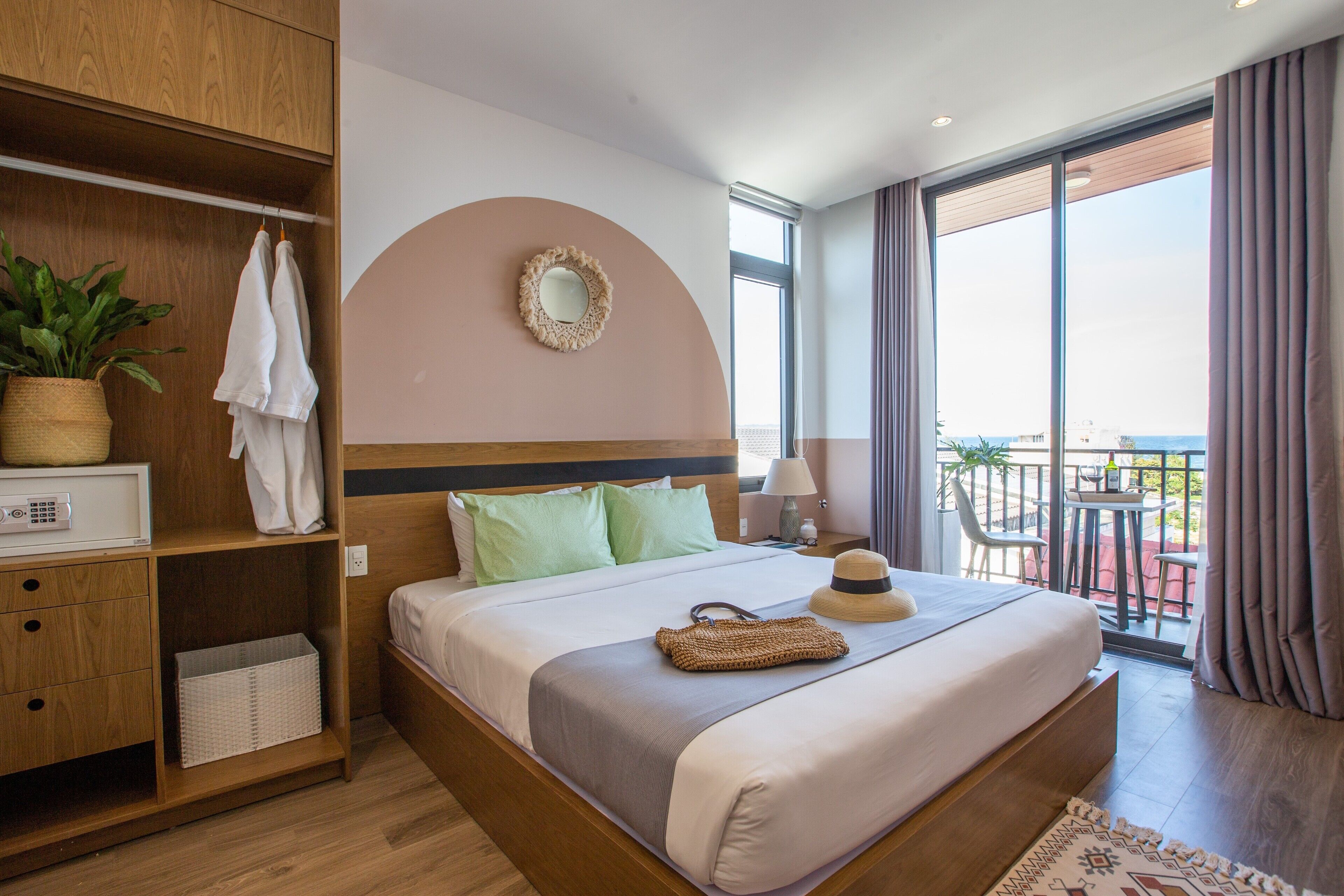 1 bedroom, egyptian cotton sheets, premium bedding, memory-foam beds