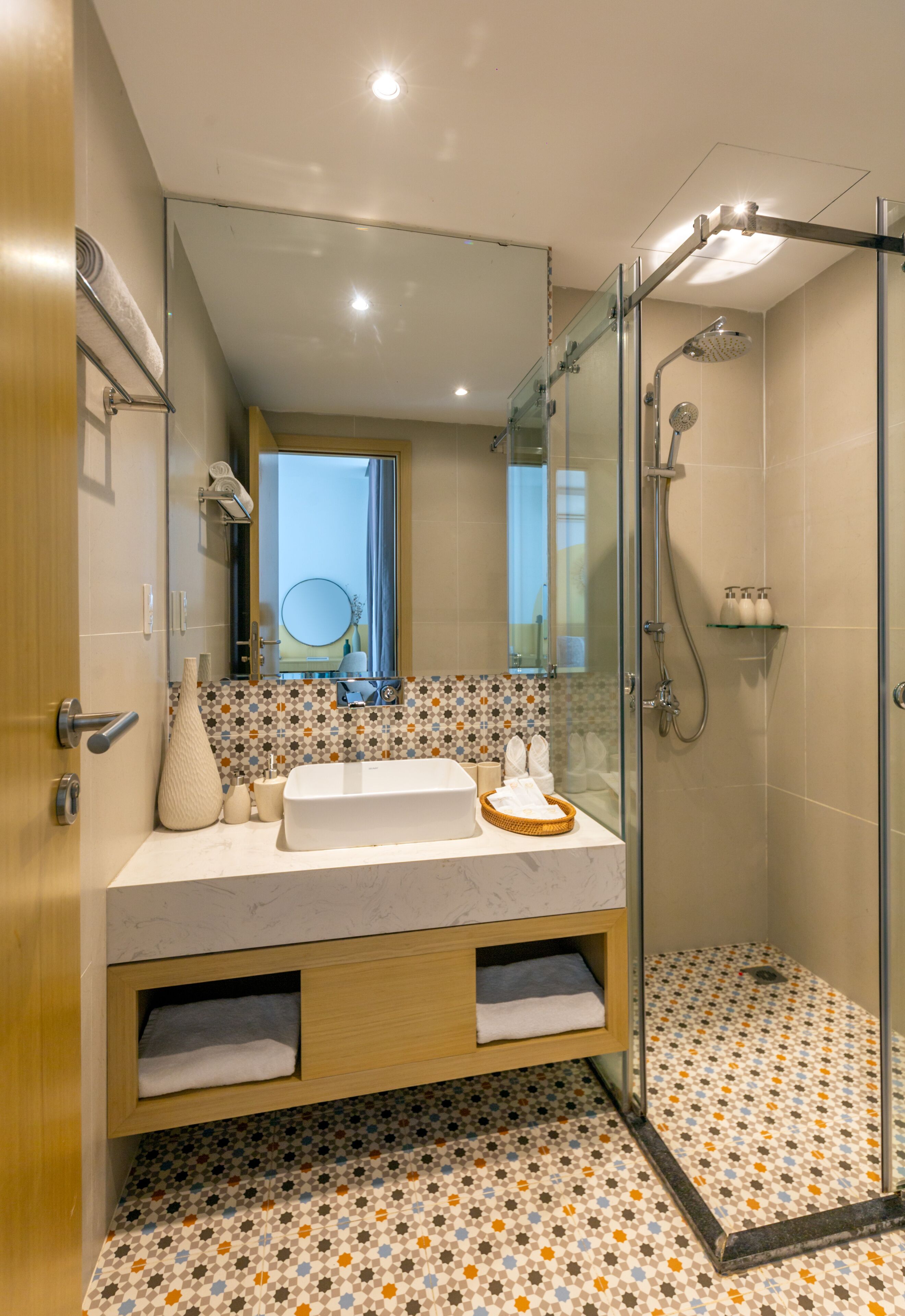 hydromassage showerhead, free toiletries, hair dryer, bathrobes