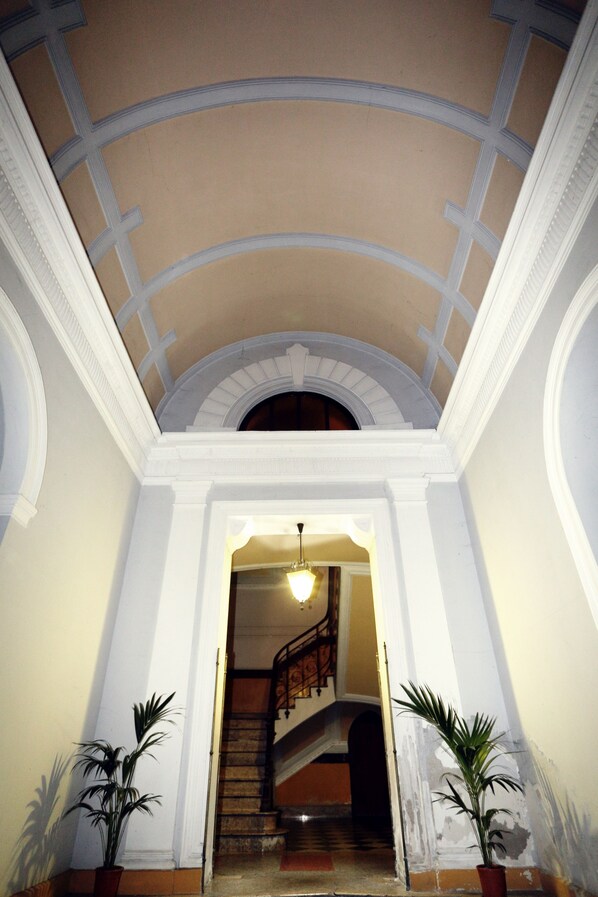 Interior detail - Rest and Go (Palermo)