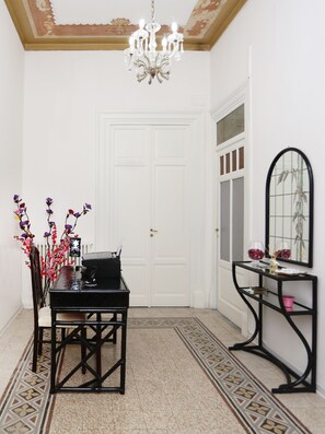 Interior detail - Rest and Go (Palermo)