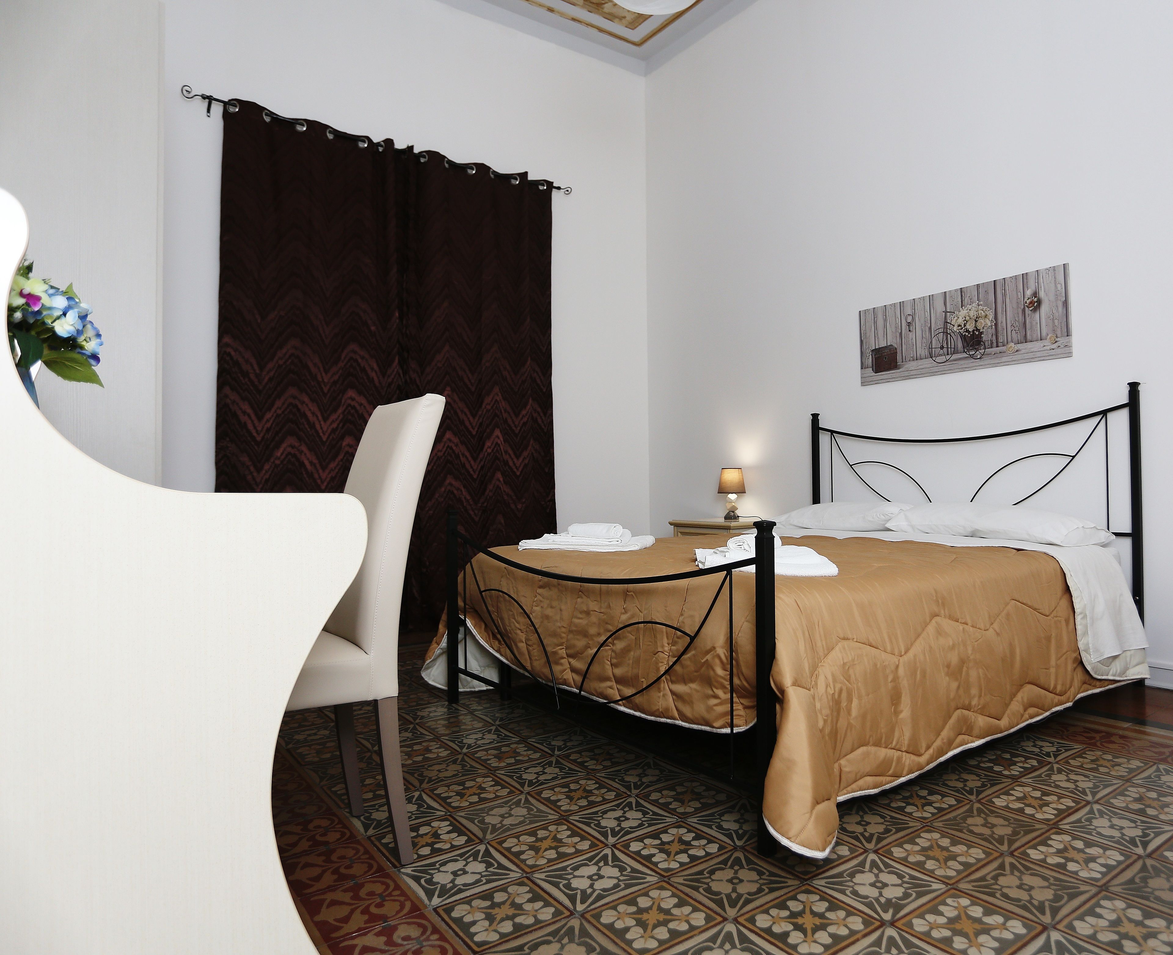 Escrivaninha, Wi-Fi de cortesia, roupa de cama