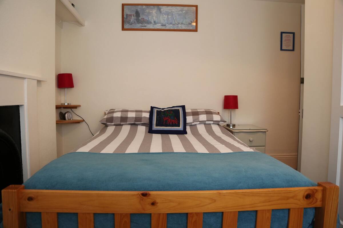 Iron/ironing board, free WiFi