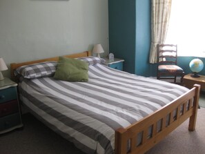 Iron/ironing board, free WiFi