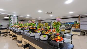 Petit déjeuner, déjeuner et dßner servis sur place