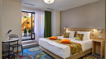 Habitación doble, cocina básica, vistas al jardín (Salvie) | Caja fuerte, escritorio, sistema de insonorización