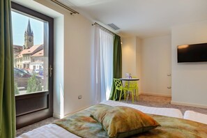Studio (Magnolie) | In-room safe, desk, soundproofing, iron/ironing board - Blumenhaus Sibiu (Sibiu)