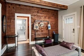 3 bedrooms, desk, iron/ironing board, WiFi