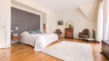 Quarto casal grand, 1 cama King | 1 quarto, roupas de cama premium, individualmente decorados