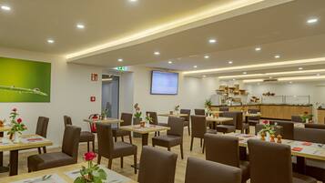 TĂ€gliches kontinentales FrĂŒhstĂŒck (20 EUR pro Person)