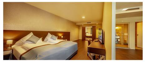 1 bedroom, premium bedding, minibar, in-room safe