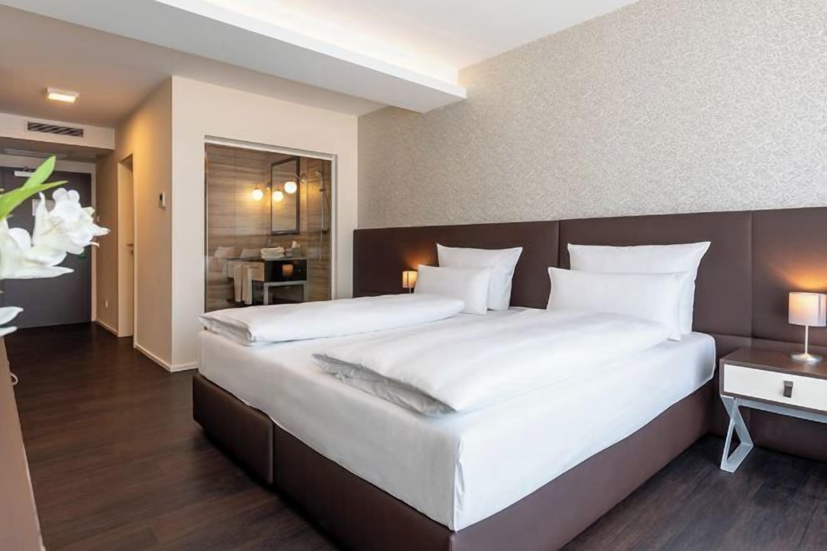 Premium bedding, minibar, in-room safe, desk