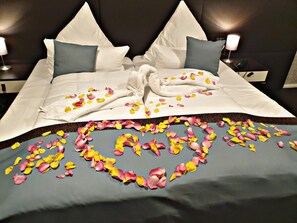 Premium bedding, minibar, in-room safe, desk - Trip Inn Conference Hotel & Suites (Wetzlar)