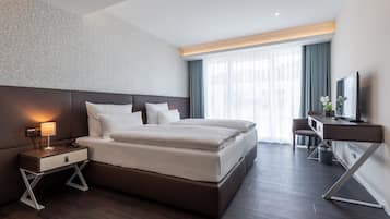 Hochwertige Bettwaren, Minibar, Zimmersafe, Schreibtisch