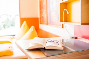 Individually decorated, individually furnished, iron/ironing board - Selbstgemacht (Zeulenroda-Triebes)