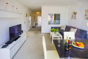 Apartment, Balcony | Living area | Flat-screen TV - Ferienwohnungen Eicher Fritz Reuter Straße (Rostock)