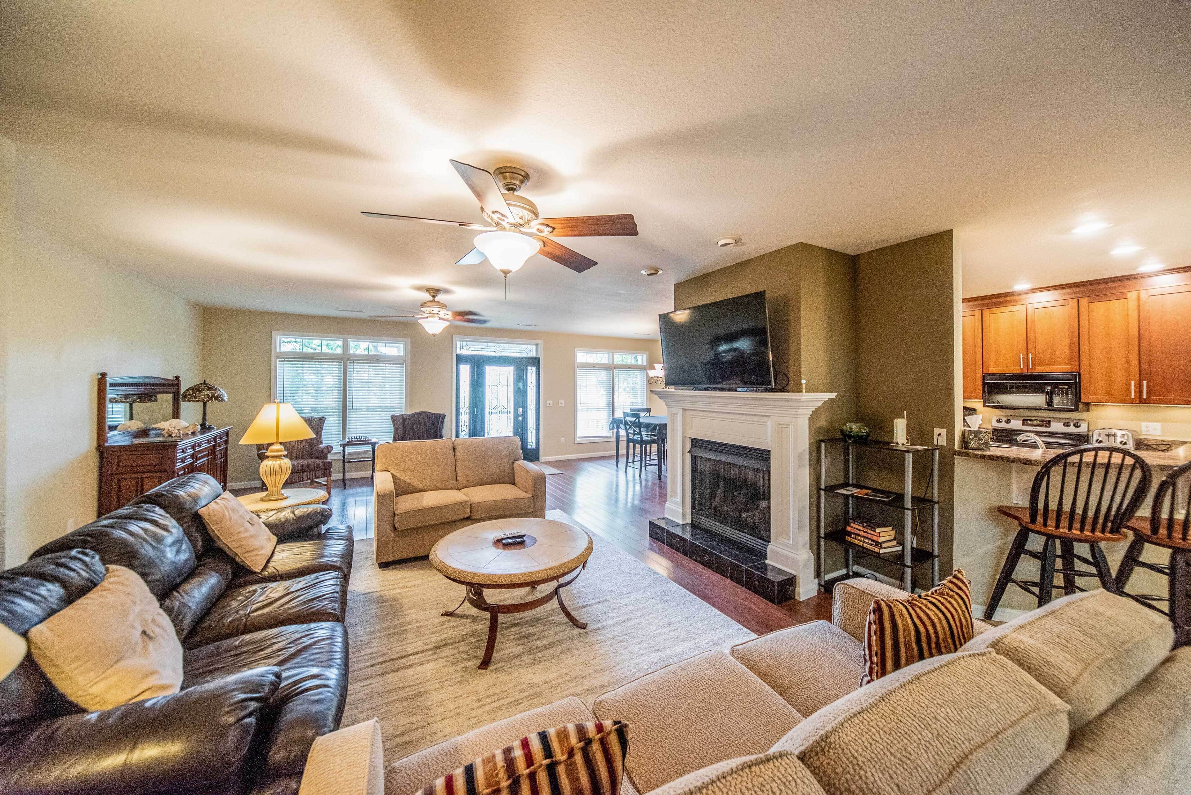 Grand Rivers Home - Walk to Lakes & National Park!