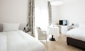 Twin Room, Balcony | In-room safe, desk, blackout drapes, soundproofing