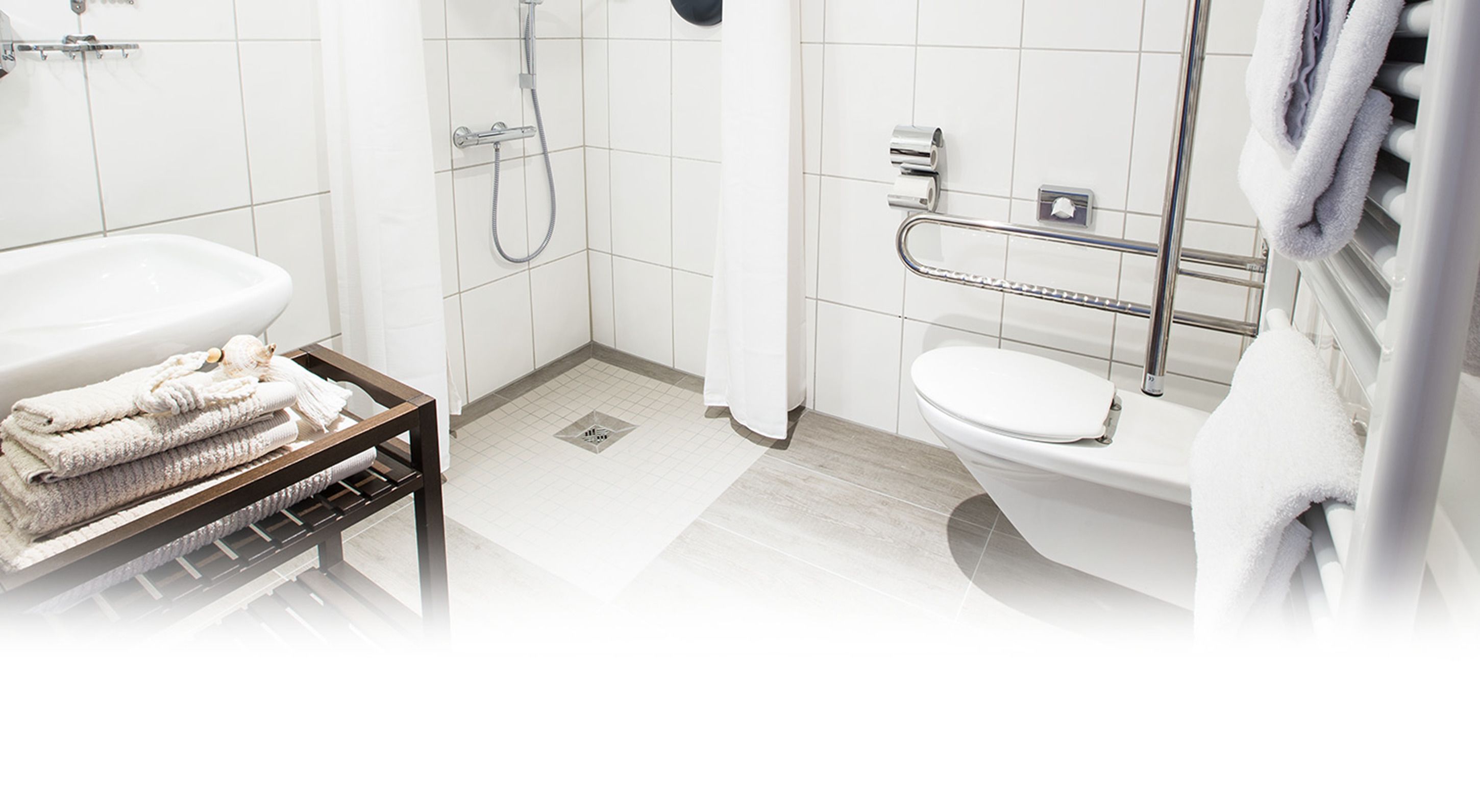 double room, accessible | bathroom | shower, free toiletries, hair dryer, towels