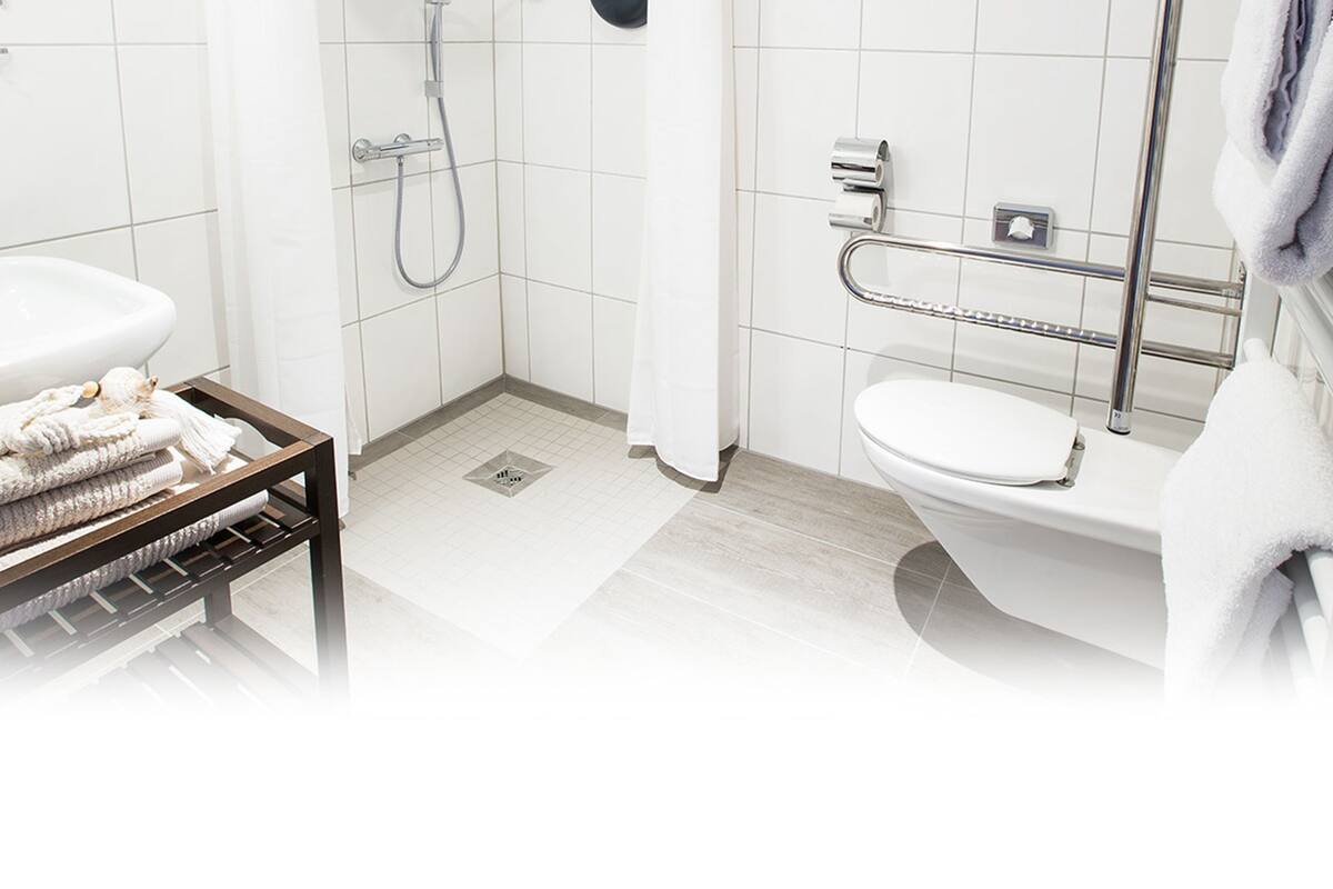 double room, accessible | bathroom | shower, free toiletries, hair dryer, towels