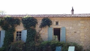 Unclassified image, 3 of 31, button - Domaine de l'Espelette (Haux)