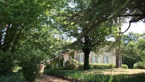 Unclassified image, 5 of 31, button - Domaine de l'Espelette (Haux)