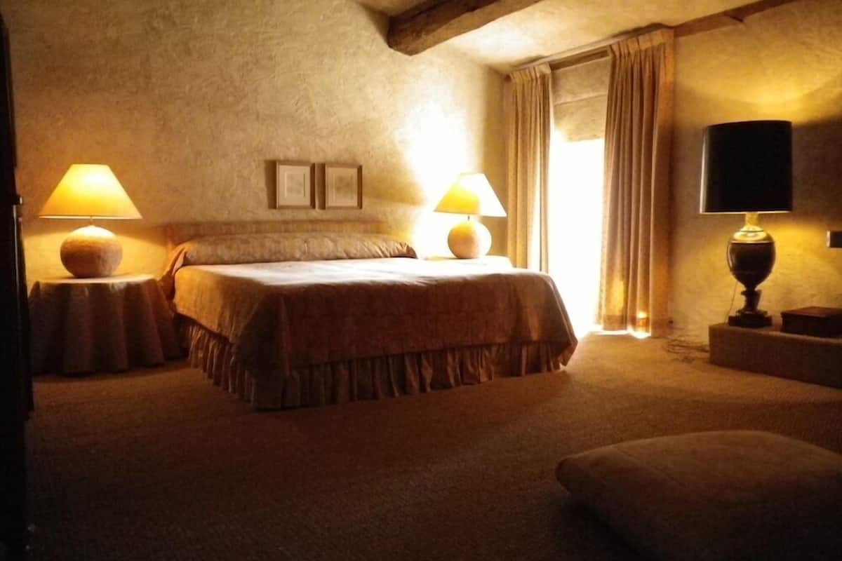 Quarto casal | Roupas de cama premium, Wi-Fi de cortesia, individualmente decorados