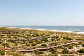 On the beach - Fernandina Beach Villa w/ Remarkable Ocean Views! (Fernandina Beach)
