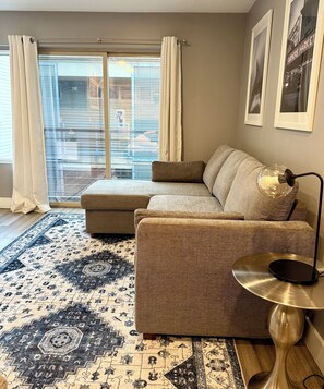 Smart TV - Modern studio in the heart of the city (Seattle)